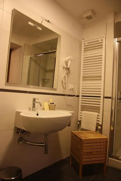 Hotel Locanda Il Monastero Ortonovo 3*,  Italien